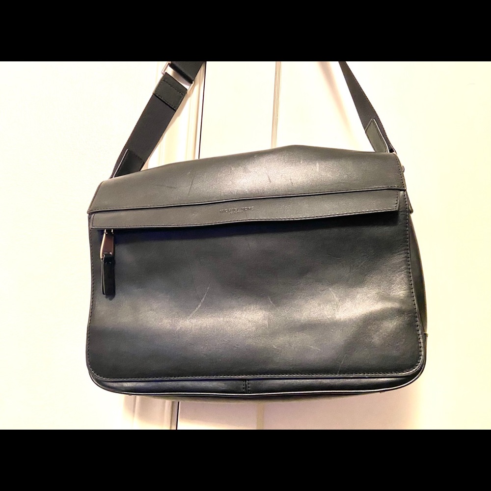 Michael Kors Messanger/Laptop Shoulder Bag - Picture 7 of 9